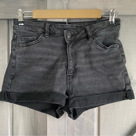 American Eagle‎ Stretch Highest Rise Mom Short Crossover Waist Wash Black Size 4 - Picture 1 of 5